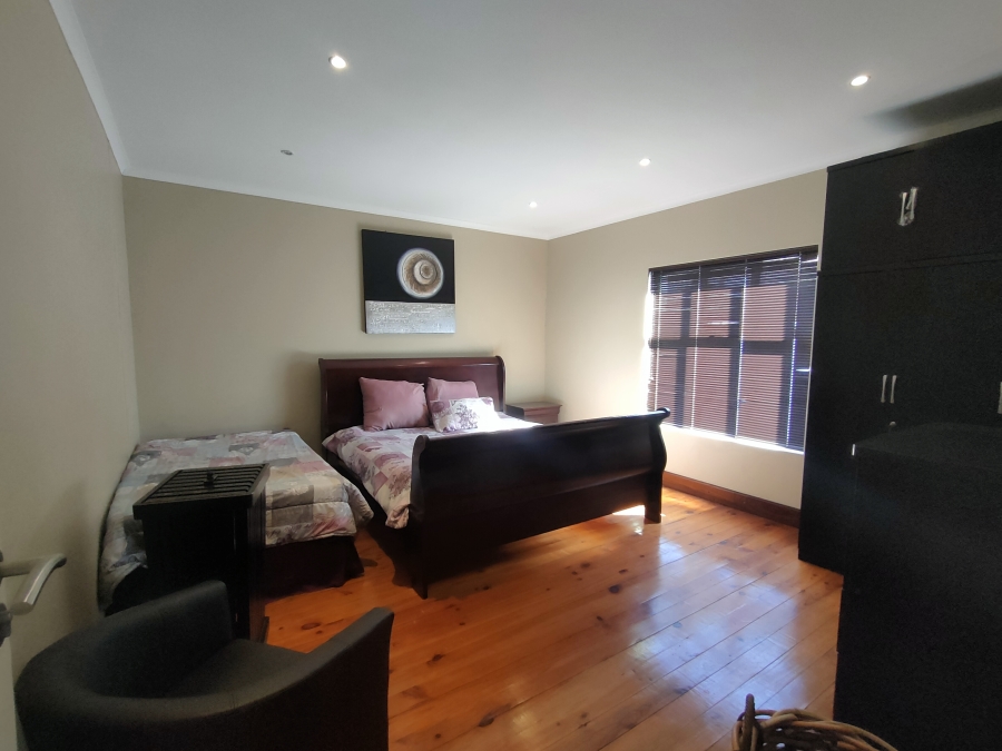 8 Bedroom Property for Sale in Wavecrest Eastern Cape